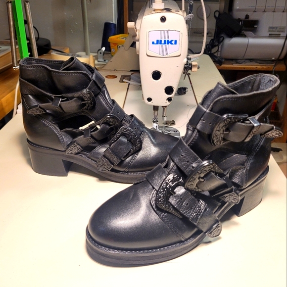 7.5 US TOPSHOP black all Leather Marco Buckle ankle Boots. - Picture 3 of 11